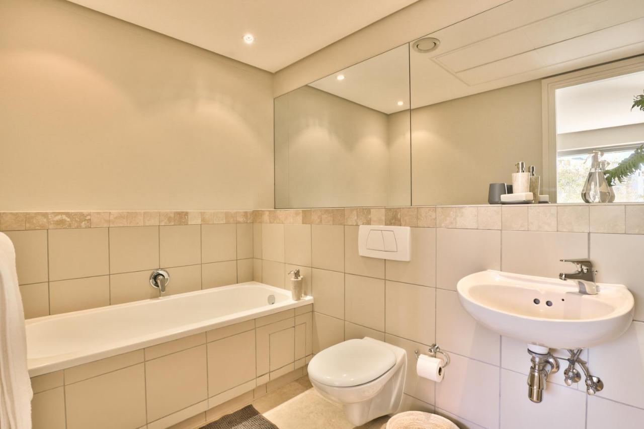 Elegant V&A Waterfront Canal Apartment Cape Town Exterior photo